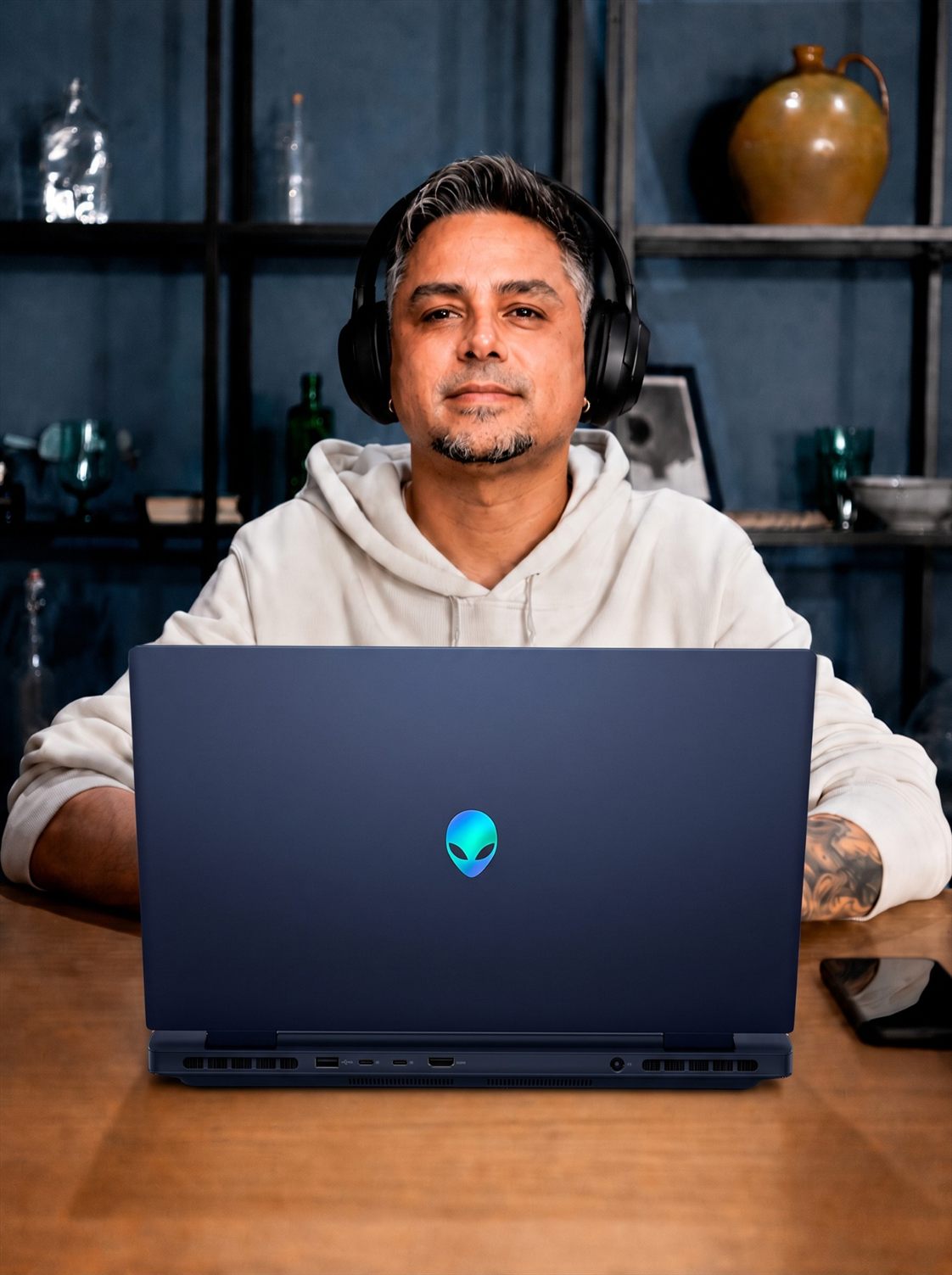 Anderson Alves em seu ambiente de trabalho